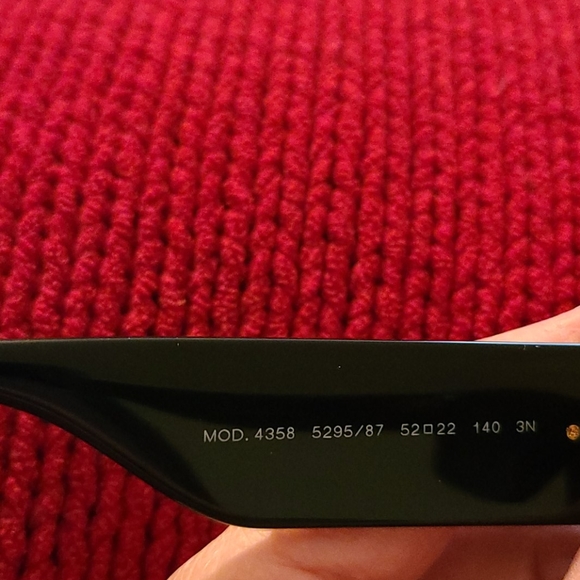 Versace - Picture 8 of 10